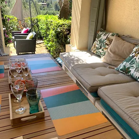 Cap Esterel Famille Multisports-2 Pieces Vue -jardin - Parking -climatisation- 5 Piscines Dont Chauffee Animations Petits Et Grands A Partir Du 04 Avril Au 02 Novembre Lägenhet